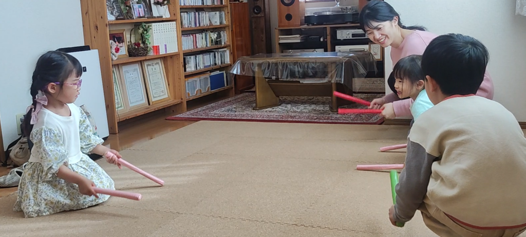 安佐南区伴南・石内北(こころ)森山美紀ピアノ音楽教室♪リトミック